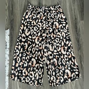 Leopard Cropped Pants